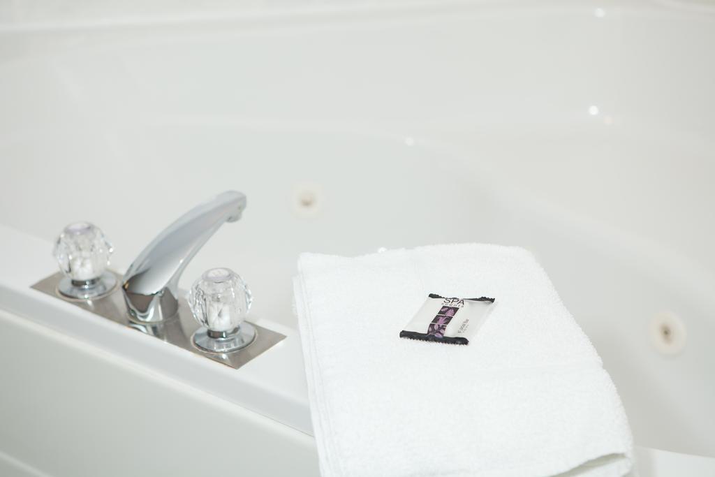 Brackley Beach Northwinds Hotel Екстериор снимка
